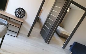 Vistula Grand Two-Bedroom Apartment Ul Okrzei
